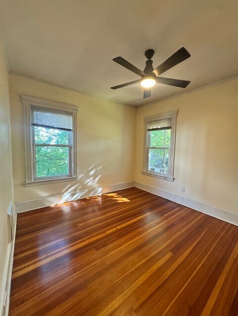 Building Photo - 44 Oakwood Ave