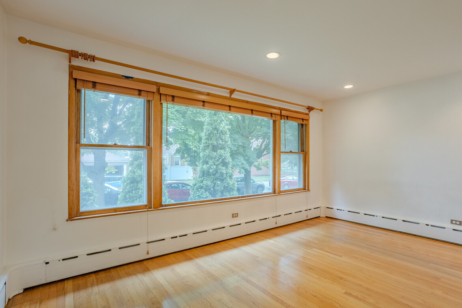 Living Room - 5250 N Lieb Ave