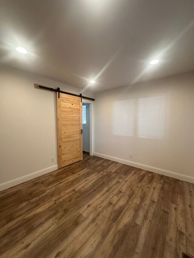 Building Photo - Charming 3 Bed, 2 Bath on Gardner Mountain