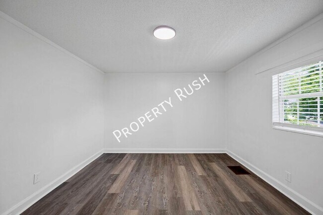 Building Photo - 424 Hedgewood Dr