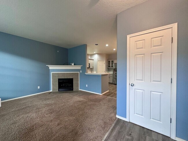 Building Photo - 1/2 off first months rent!! | Modern Comfort Meets Convenience in Beaverton Townhouse 2 Bed 2.5 B...