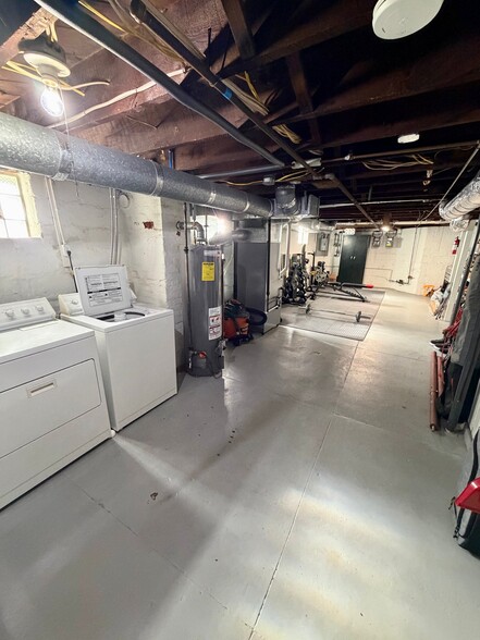 Building Photo - 34 Hereford St