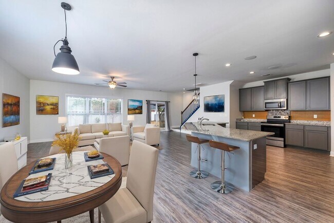 Building Photo - Beautiful home in popular Heritage Bay - F...