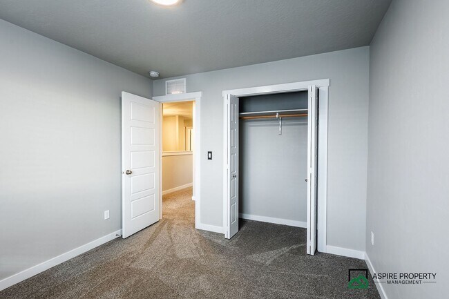 Building Photo - Upgraded 4 bed 3 bath home