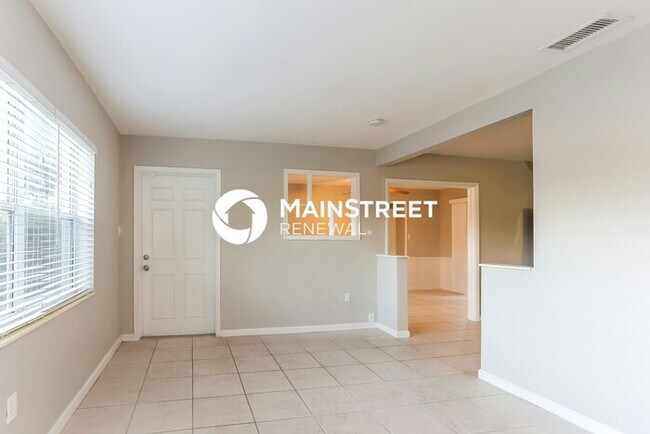 Building Photo - 3 Bedroom Pet-Friendly Home in St Petersburg, FL with Main Street Renewal