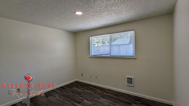 Building Photo - Bryant - 1324A/1324B