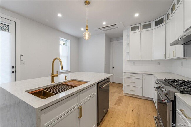 Building Photo - 36-34-36-11 11th St