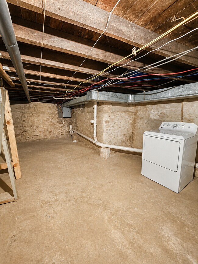 Building Photo - 3130 Hartville St