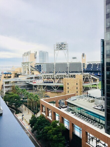 Building Photo - 321 10th Ave