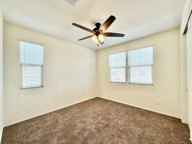 Building Photo - Charming 5-bed, 3-bath home with Pool/Spa ...