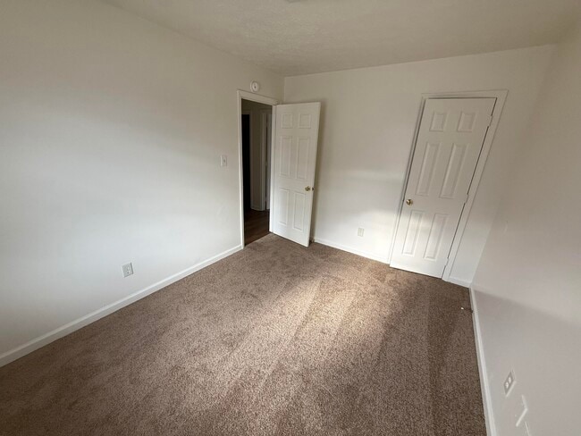 Building Photo - 2156 Deauville Dr