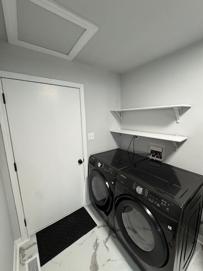 Building Photo - 2 Bedroom, 2 Bathroom Home- Cedar Lake, IN