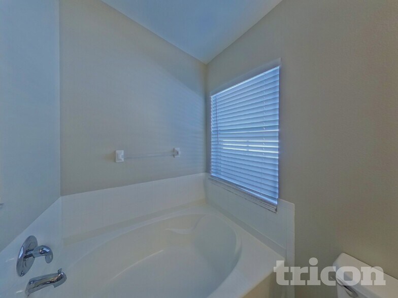 Building Photo - 31153 Whinsenton Dr