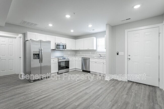 Building Photo - 5 Meadowbrook Dr W