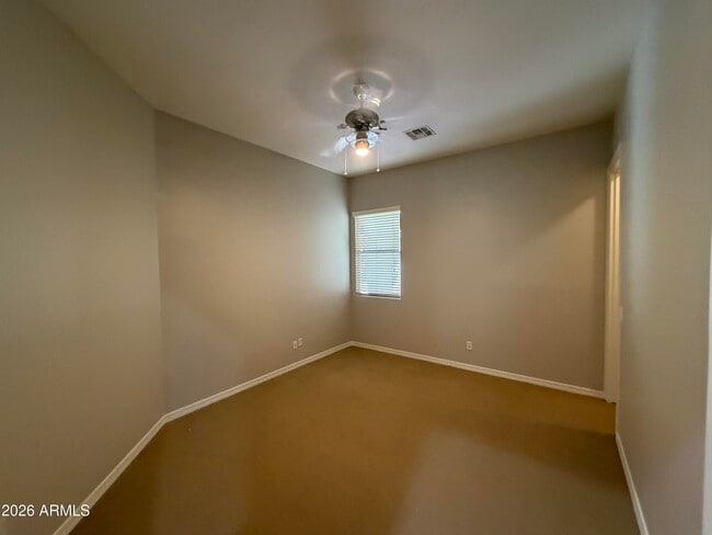 Building Photo - 2417 E Iris Dr