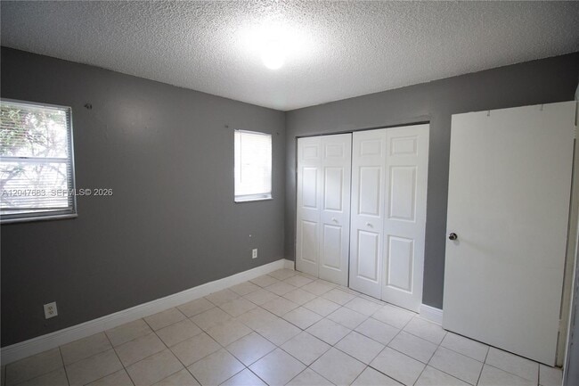 Building Photo - 825 SW 10th St