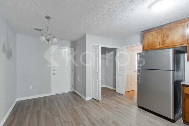 Building Photo - 401 Beaver Pointe Dr