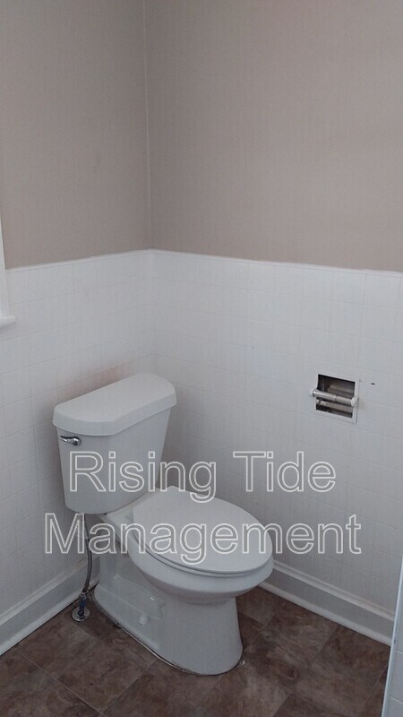 Building Photo - 605 Robison Dr