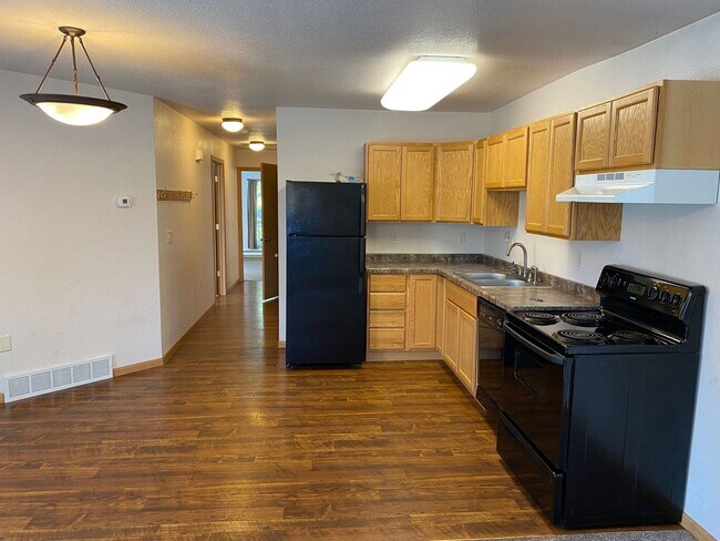 Building Photo - 127 E Rives St