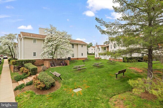 Building Photo - 110 Westwick Ct