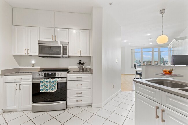 Building Photo - 100 Harborview Dr