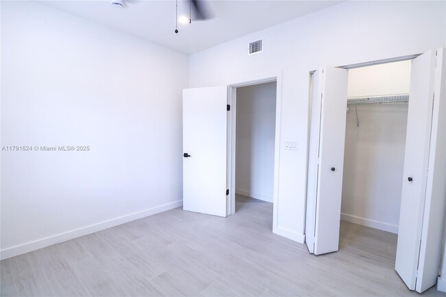 Building Photo - 221 SW 11th Ave