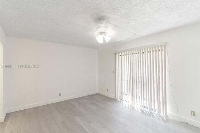 Building Photo - 5209 SW 40th Ave