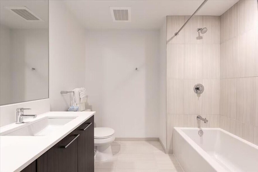 Building Photo - 11911 Freedom Dr