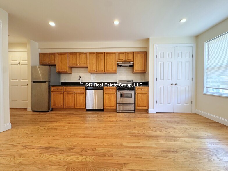 Building Photo - 379 Harvard St