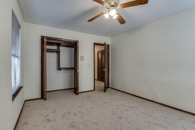 Building Photo - 2013 Tanglewood Dr