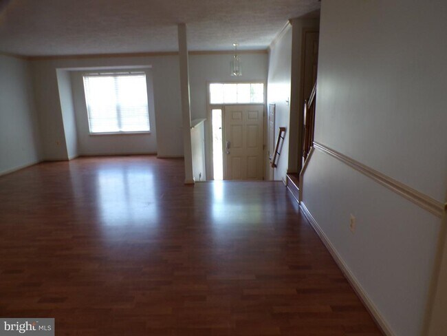 Building Photo - 114 Park Cove Dr