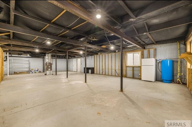Building Photo - Stunning St. Anthoney Home: Recently Remod...