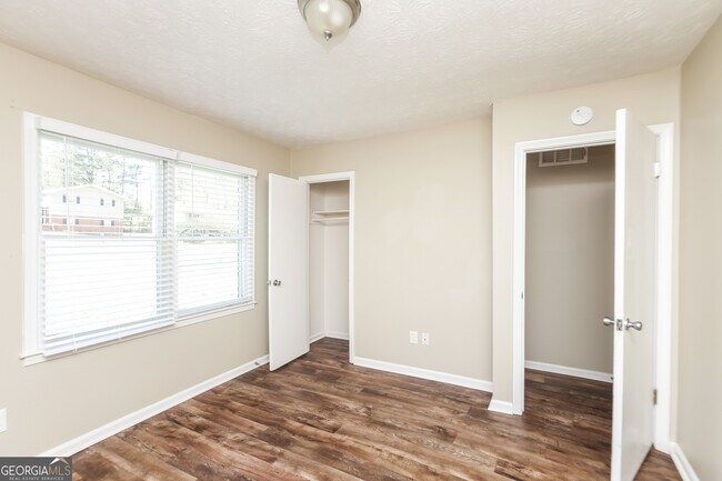 Building Photo - 2774 Whisper Ct