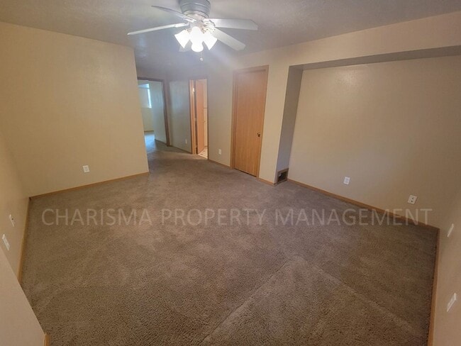 Building Photo - COZY 3 BD, 2 BA HOUSE IN NORTHWEST SIOUX FALLS!