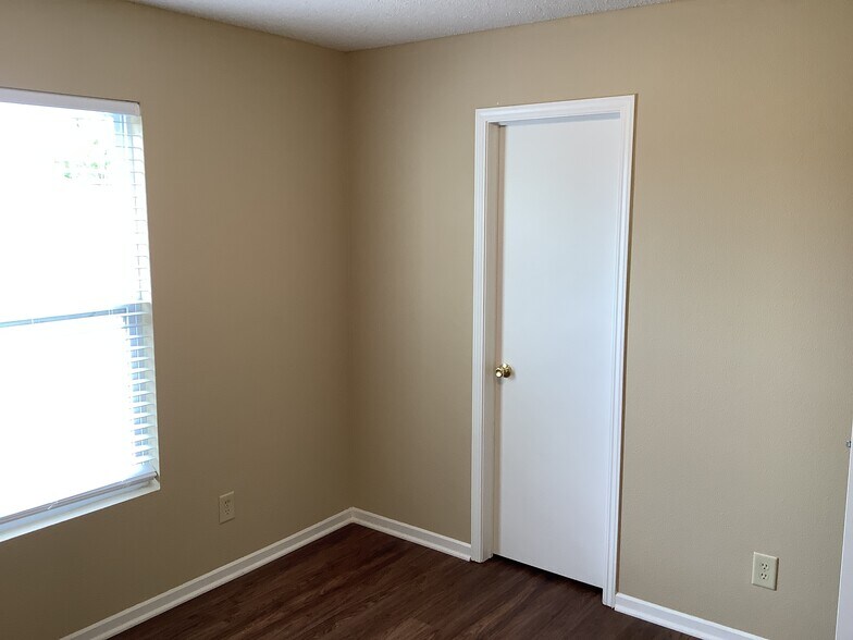 Building Photo - 10176 Cumberland Pointe Blvd