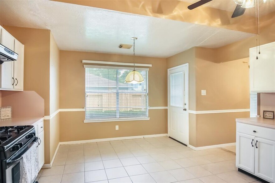 Building Photo - 5018 Dawngate Dr