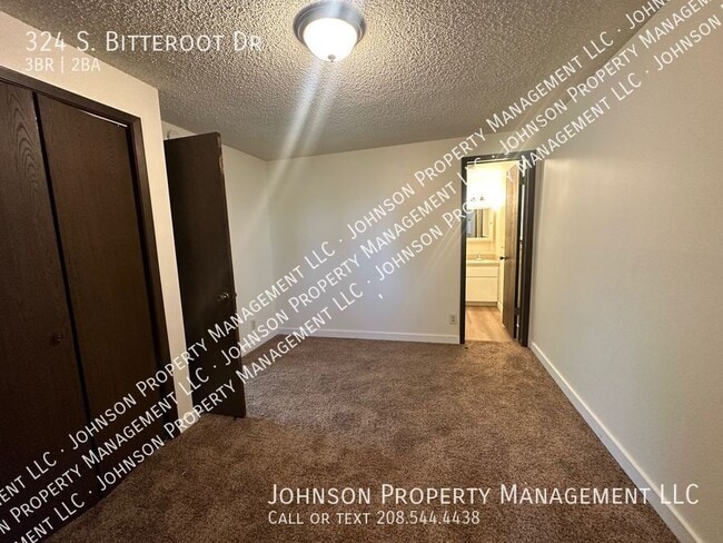 Building Photo - 324 Bitteroot Dr