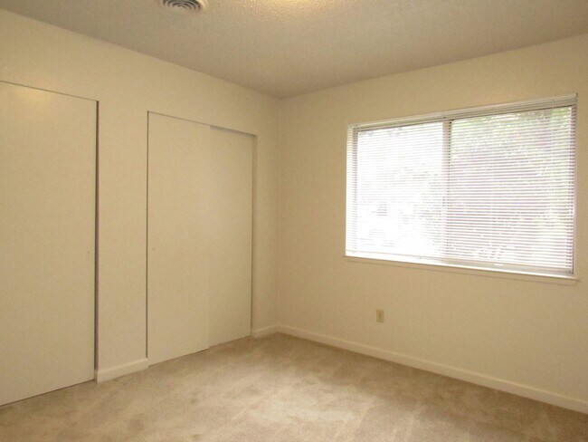 Building Photo - 340-344 El Rio Ct