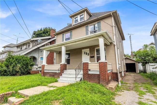 Primary Photo - 204 Broad Ave NW