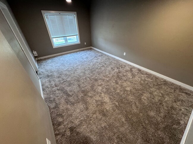 Building Photo - $2800 - 4 Bed 3 Bath Home in Westside Siou...