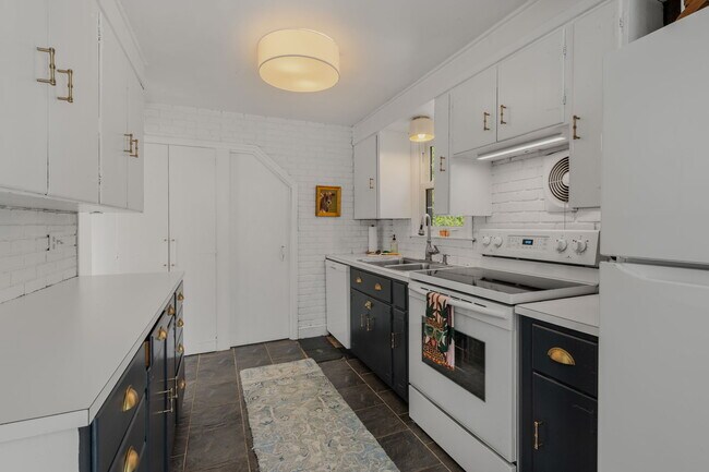 Building Photo - 105 Sill Ln