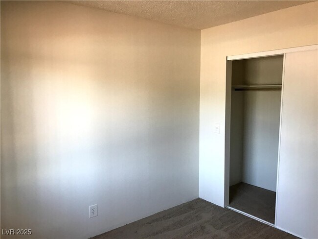 Building Photo - 4955 Jeffreys St