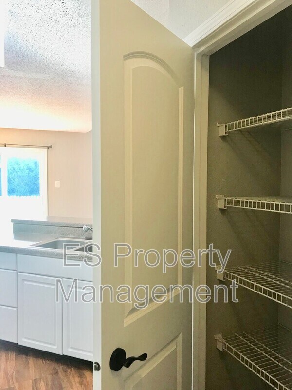 Building Photo - 4481 Redcliff N Ln