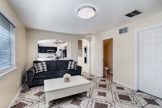 Building Photo - 14229 Shenandoah St