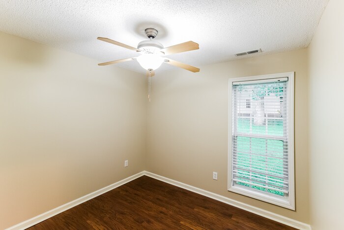 Building Photo - 112 Hayloft Ct