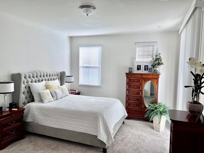 Building Photo - Stunning Former Model Home in Prime Rosevi...