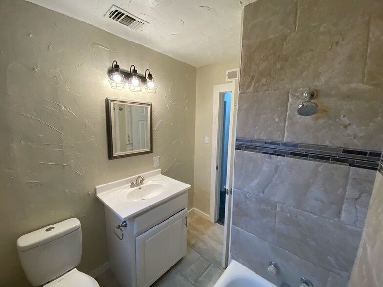 Bathroom - 2502 Iola Ave