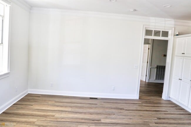 Building Photo - 507 Cherry Ave