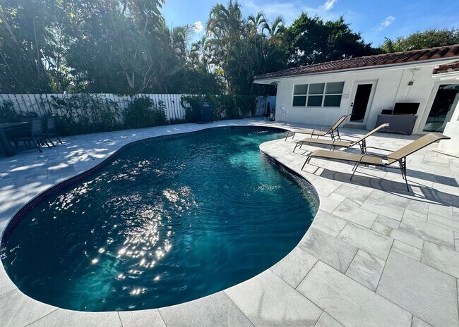 Building Photo - 212 Kings Lynn