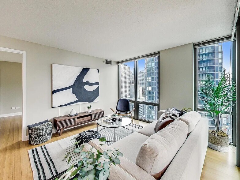 Building Photo - 2 E Erie St